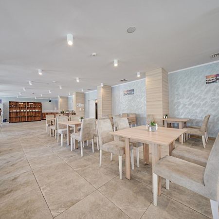 Cinema Hotel Приморсько Екстер'єр фото