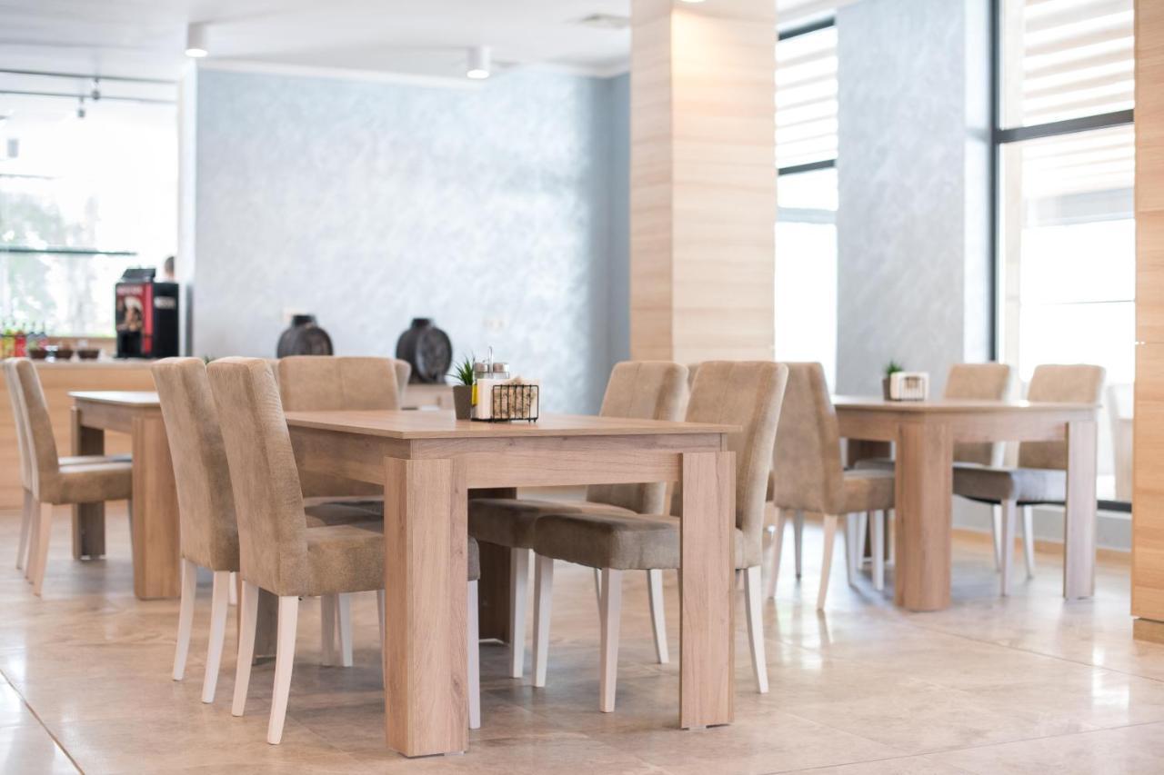 Cinema Hotel Приморсько Екстер'єр фото