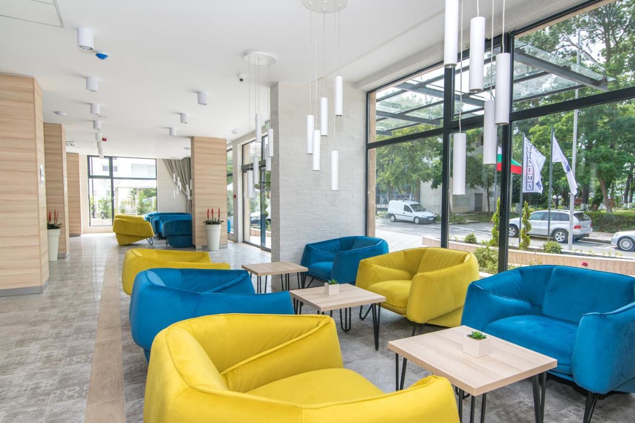 Cinema Hotel Приморсько Екстер'єр фото