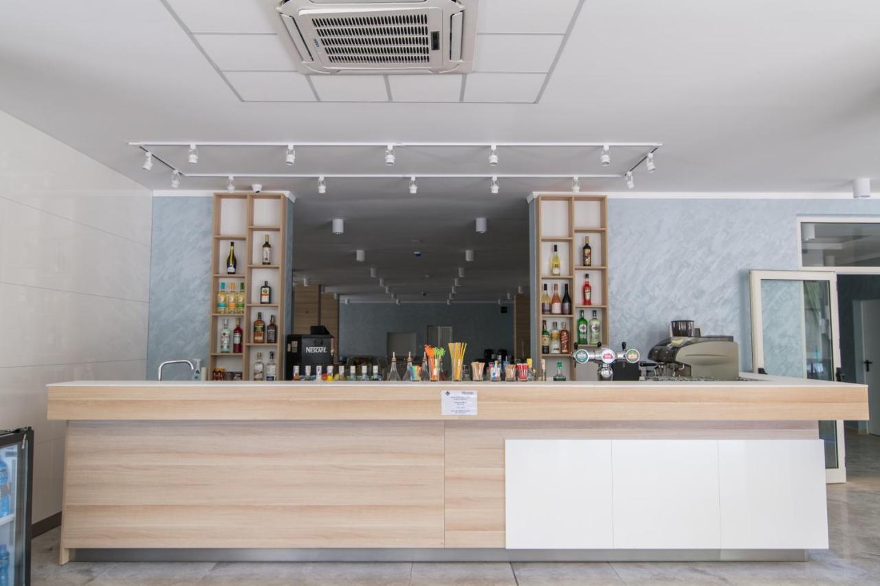 Cinema Hotel Приморсько Екстер'єр фото