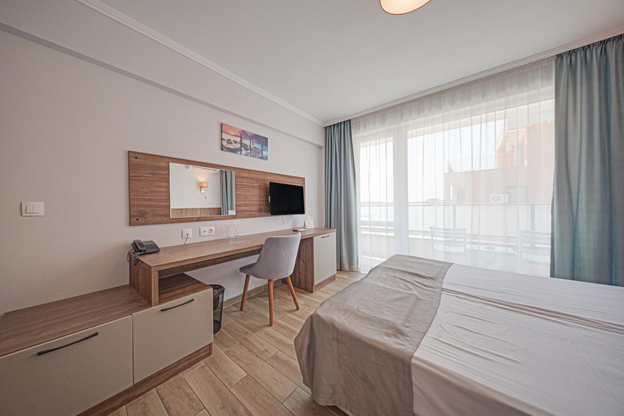 Cinema Hotel Приморсько Екстер'єр фото