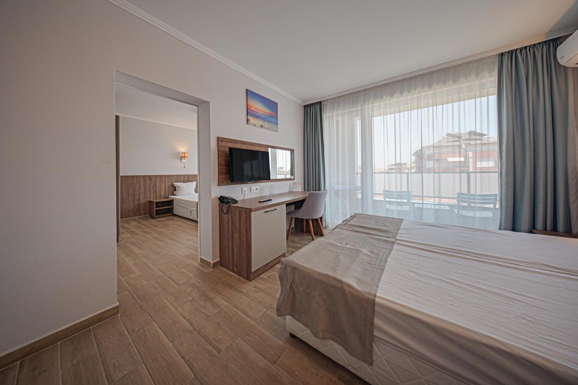Cinema Hotel Приморсько Екстер'єр фото