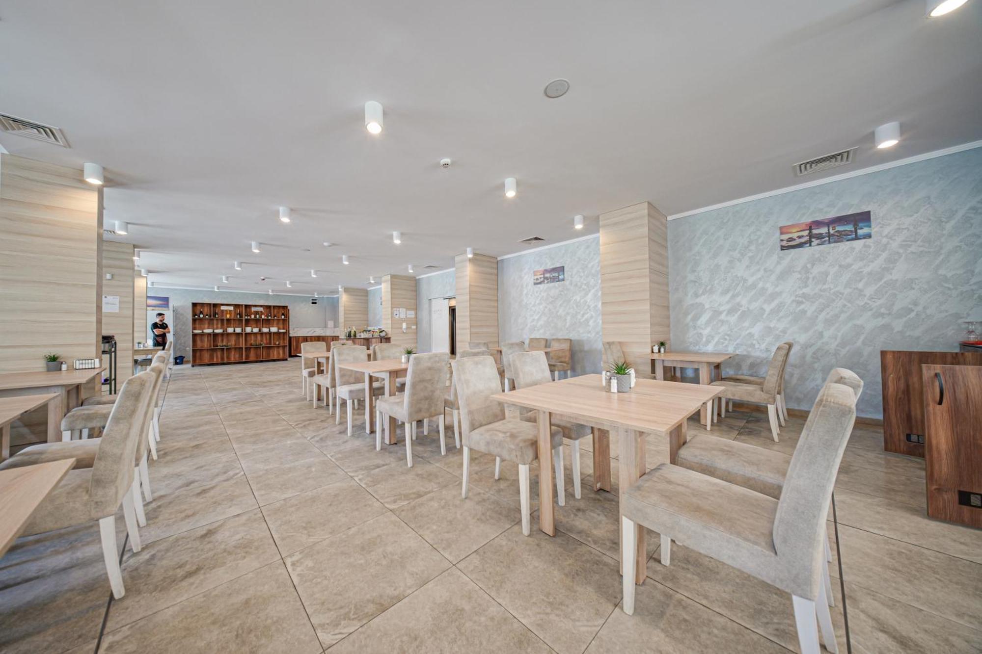 Cinema Hotel Приморсько Екстер'єр фото